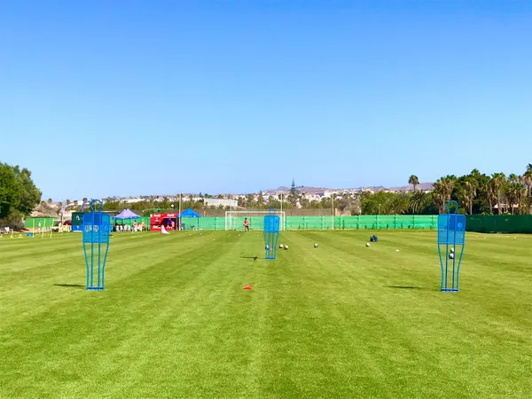 Naturrasenplatz Maspalomas - SOCCATOURS