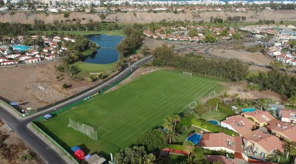 Naturrasenplatz Maspalomas - SOCCATOURS